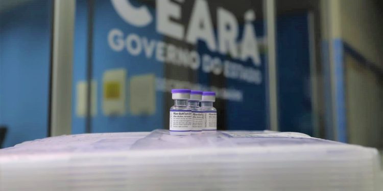 Ceará recebe hoje mais 186 mil doses de imunizantes contra Covid-19