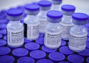 Brasil recebe mais um lote de vacinas da Pfizer contra covid-19