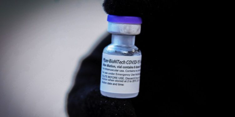 Vacina de reforço tem eficácia de 95,6%, diz Pfizer-BioNTech