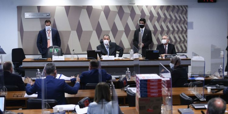 CPI da Pandemia: relatório de Renan Calheiros pede 68 indiciamentos