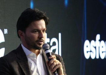 Correios ficarão com o “osso” se não forem privatizados, diz ministro