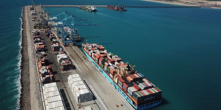 Porto do Pecém movimenta mais de 2,1 milhões de toneladas em setembro e volta a bater recorde