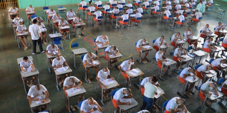 Mais de 6 mil internos do sistema prisional do Ceará realizam a prova do Encceja PPL 2020