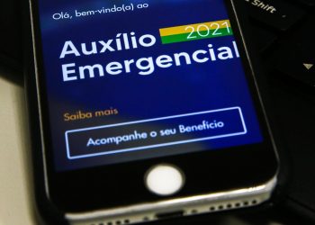 Trabalhadores nascidos em abril podem sacar auxílio emergencial