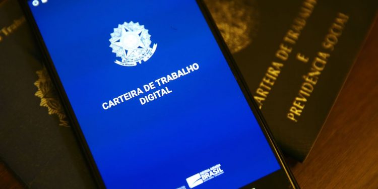 IBGE: aumenta emprego formal e informal, mas cai rendimento médio