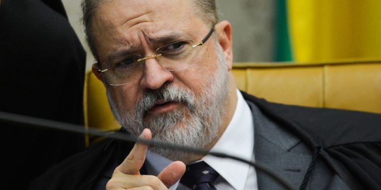 ‘Serão tomadas todas as providências’, diz Aras sobre relatório da CPI da Covid