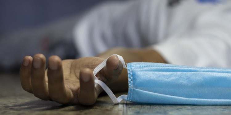 Brasil registra 472 mortes por Covid em 24h e mais de 10 mil casos
