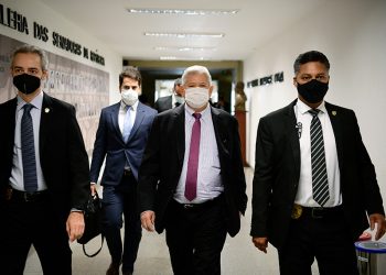 Governo Bolsonaro não consegue comprovar entrega de 4,8 mil respiradores por alvo de CPI