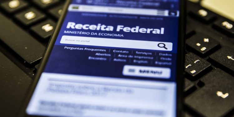 Receita Federal paga hoje lote residual de restituições do Imposto de Renda 2021