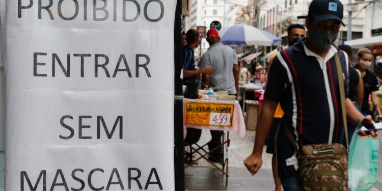 Na Câmara, especialistas defendem uso de máscaras mesmo com vacinação