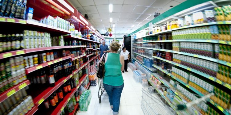 Cesta básica tem alta em 11 capitais, diz Dieese