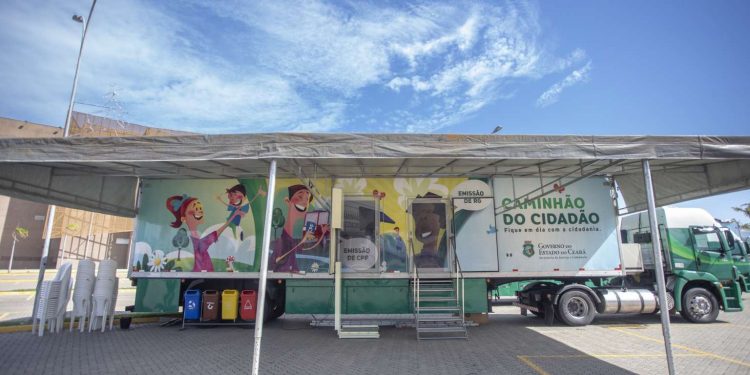 Caminhão do Cidadão inicia novembro com atendimentos em oito comunidades de Fortaleza e do interior