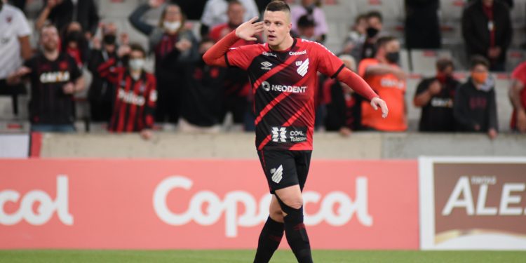 Em casa, Athletico-PR vence o Ceará por 2 a 1 pelo Campeonato Brasileiro