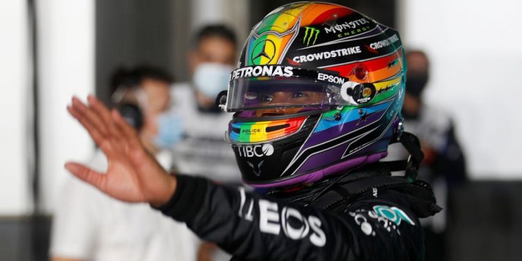 Hamilton garante pole position do GP do Catar de Fórmula 1