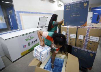 Ceará recebe mais de 149 mil doses para reforçar imunização da população contra a Covid-19