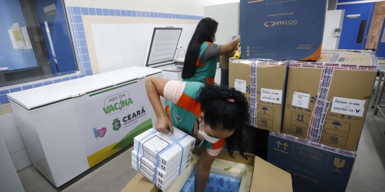 Ceará recebe mais de 149 mil doses para reforçar imunização da população contra a Covid-19