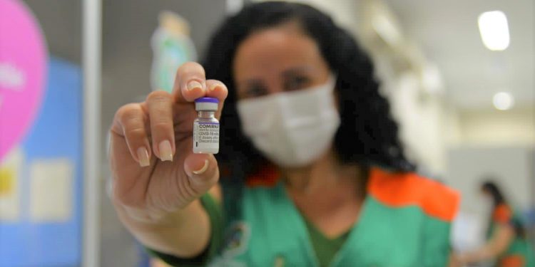 Ceará recebe 310 mil doses de vacinas da Pfizer nesta quinta (04)