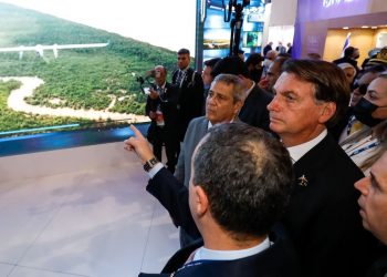 Bolsonaro diz a investidores que Amazônia é paraíso, segue intocada e não pega fogo