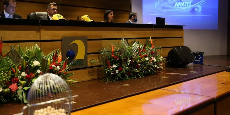 Claro, Vivo e TIM arrematam faixa de 3,5 GHz do leilão do 5G