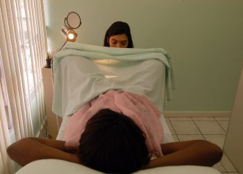Duas em cada três adolescentes brasileiras nunca foram ao ginecologista