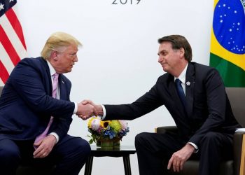 Conexão entre Bolsonaro e Trump ameaça as eleições brasileiras, diz NYT