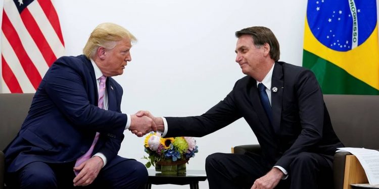 Conexão entre Bolsonaro e Trump ameaça as eleições brasileiras, diz NYT