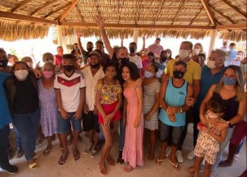 Prefeito do Aracati assina ordem de serviço para pavimentação de estrada que liga Fontainha e Lagoa do Mato