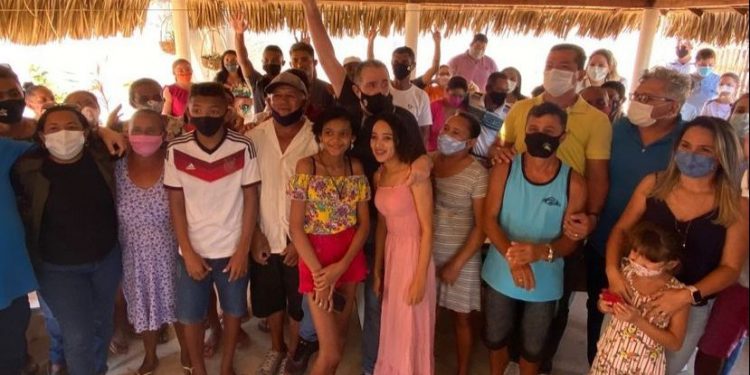 Prefeito do Aracati assina ordem de serviço para pavimentação de estrada que liga Fontainha e Lagoa do Mato