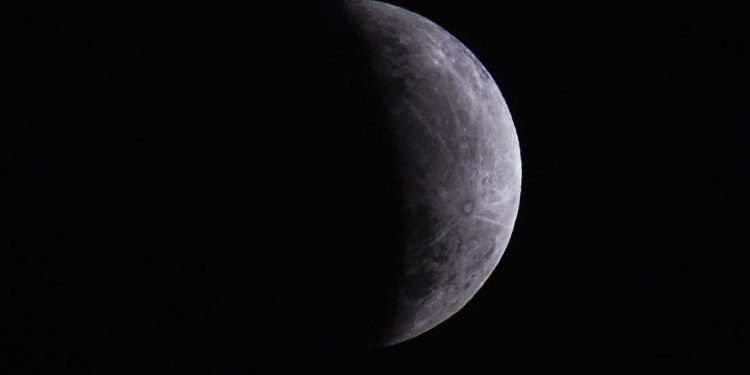 Eclipse parcial da Lua poderá ser observado nesta madrugada