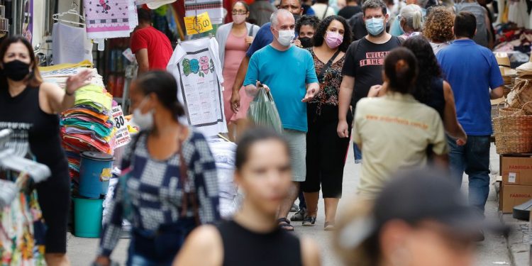 Brasil registra 217 mortes por covid-19 em 24 horas