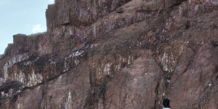 Turista cai de falésia na praia de Pipa (RN) durante passeio de quadriciclo
