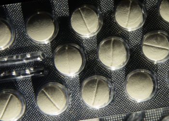 Mobilização alerta para riscos da automedicação com antibióticos