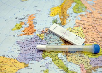 Brasileiro testa positivo para covid-19 ao chegar da África