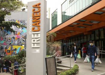 Confiança do comércio tem queda de 2,7 pontos em dezembro, diz FGV