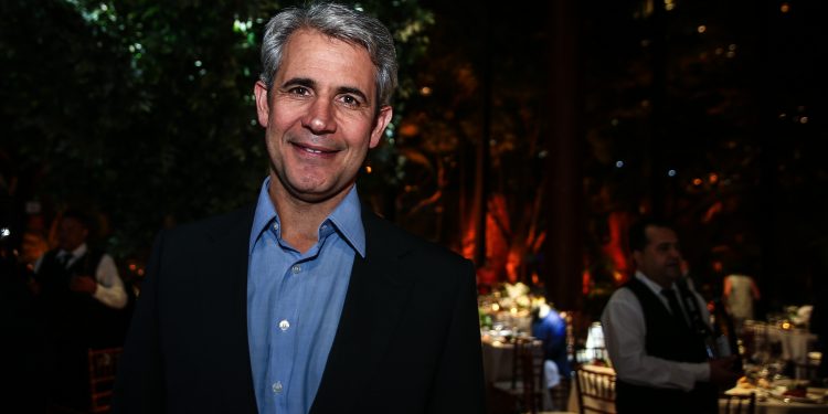 Presidenciável do Novo defende plano de governo liberal e ataca populismo