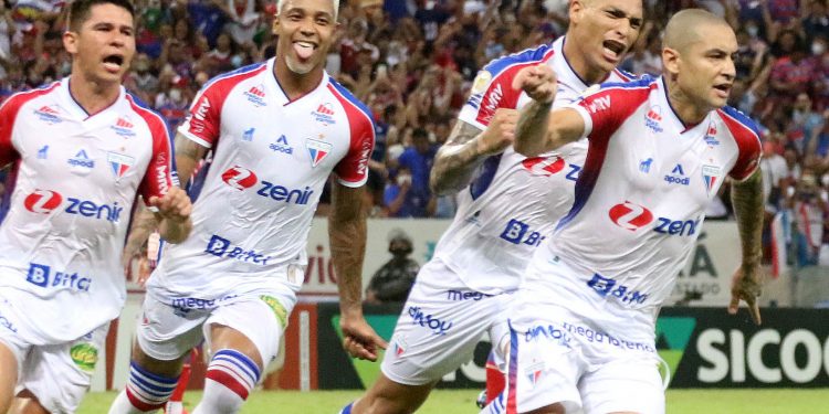 Fortaleza vence, termina o Brasileiro no G-4 e rebaixa o Bahia