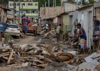 ‘Perdi em um dia o que construí em 40 anos’, diz morador de epicentro de temporal na Bahia