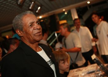 Dorval, ídolo do Santos e bi mundial com o clube, morre aos 86