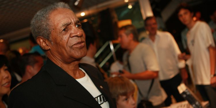 Dorval, ídolo do Santos e bi mundial com o clube, morre aos 86
