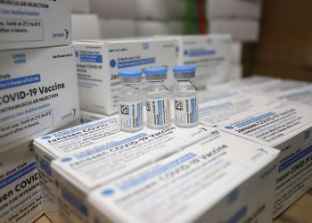 Ceará recebe lote da vacina Janssen para aplicação da dose de reforço contra a Covid-19