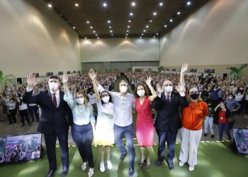 Governo do Ceará beneficia quase 11 mil estudantes com entrega de notebooks