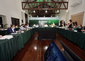 Em reunião com secretariado e equipes da gestão, governador Camilo Santana faz balanço do ano e projeta ações para 2022