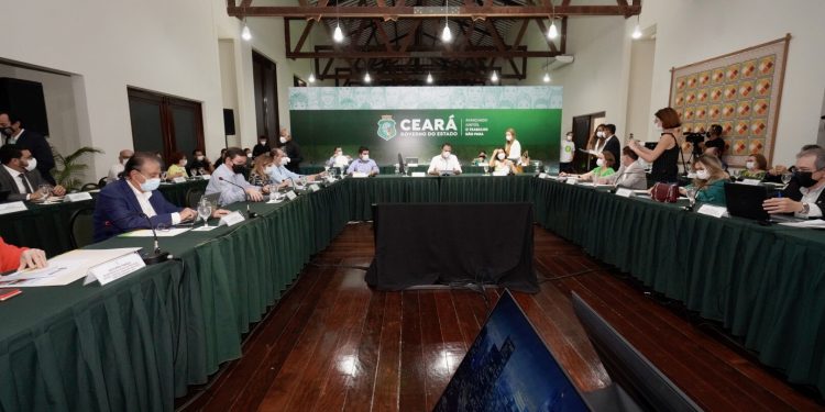 Em reunião com secretariado e equipes da gestão, governador Camilo Santana faz balanço do ano e projeta ações para 2022