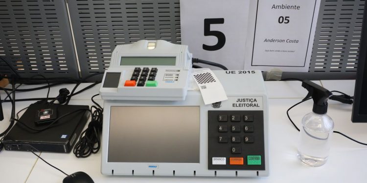 TSE permite que candidato adote nome de coletivos na urna em 2022