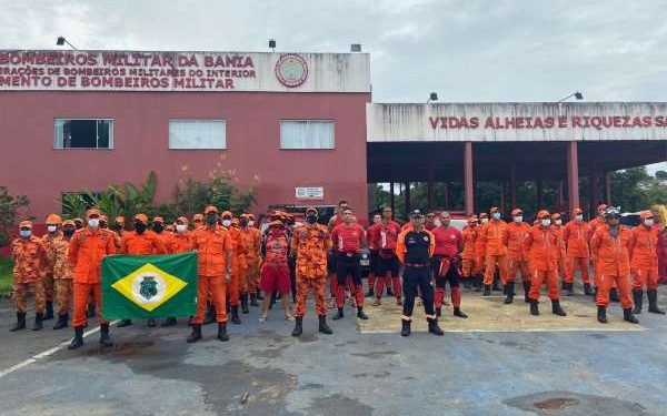 Corpo de Bombeiros do Ceará atua no combate às enchentes no Sul da Bahia com remoção de desabrigados e distribuição de insumos