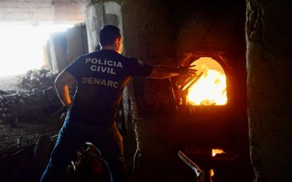 Polícia Civil incinera mais de uma tonelada de drogas apreendida no Ceará