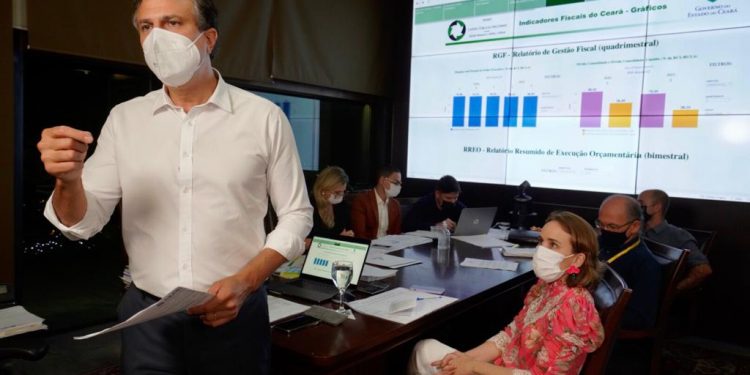 Governo do Ceará anuncia revisão salarial geral para todos os servidores, de 10,74%, além de outras melhorias para diversas categorias