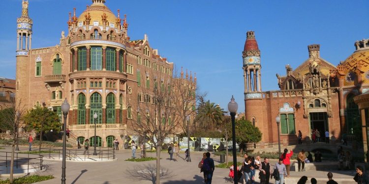 Europa amplia restrições para conter avanço da ômicron; Reino Unido tem 12 mortes