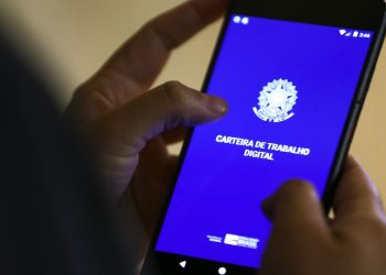 Brasil abre 324 mil vagas formais em novembro, 13% menos do que há um ano