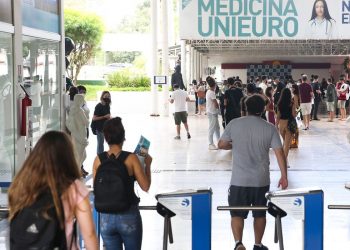 Bolsonaro edita MP e amplia acesso de alunos de escolas privadas ao Prouni